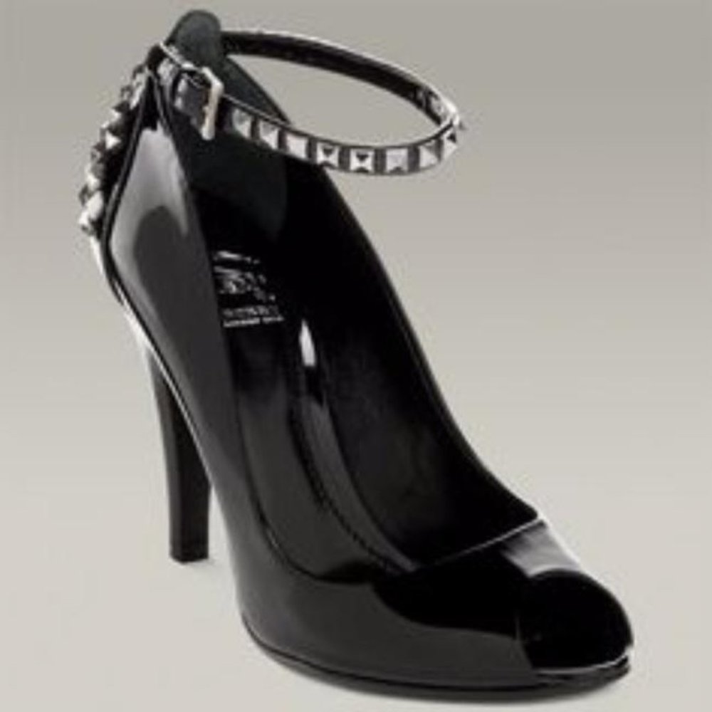 BURBERRY BLACK PATENT LEATHER ANKLE CUFF PEEP-TOE STUDDED PUMPS SIZE 6
